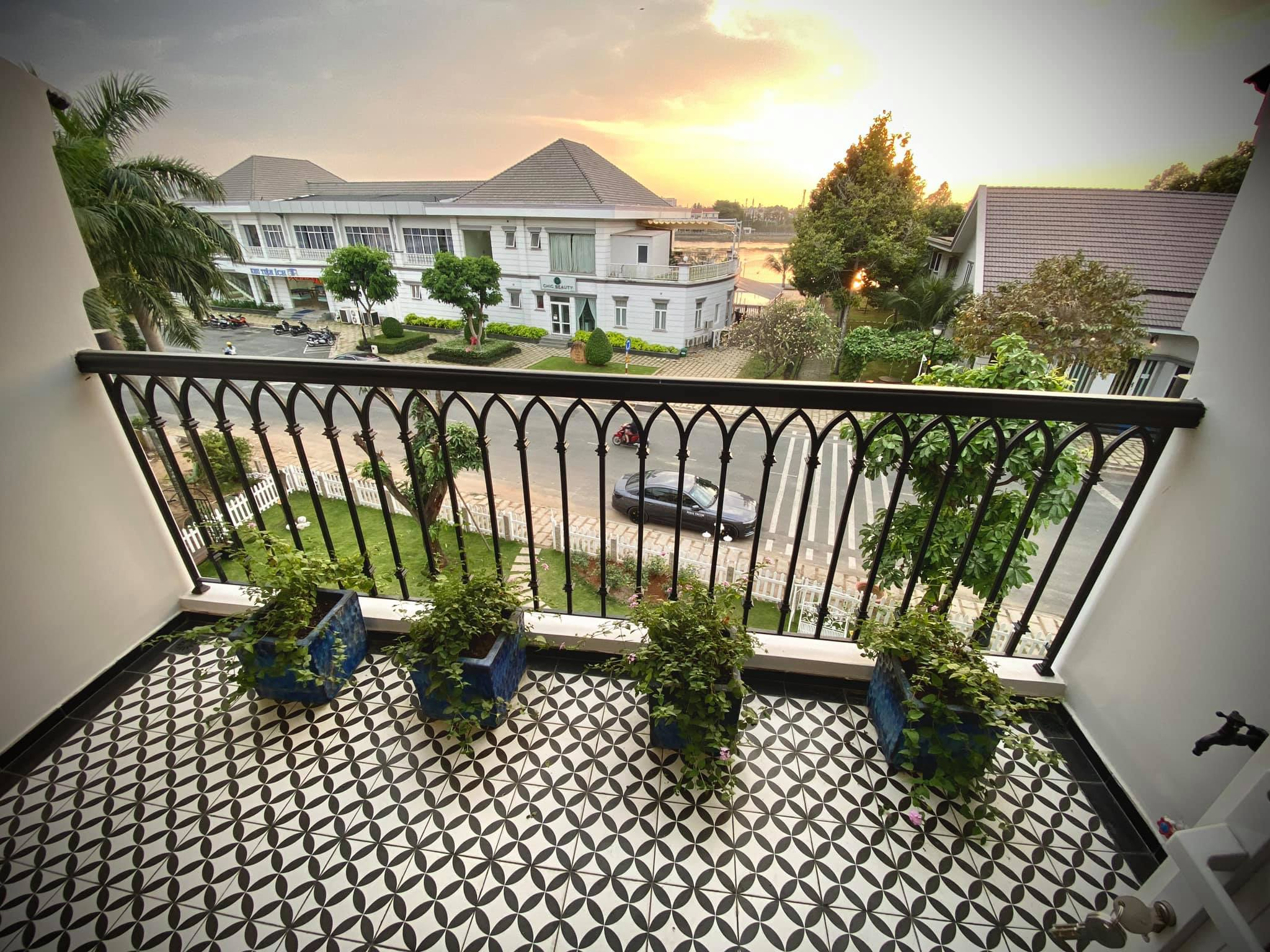 balcony railing